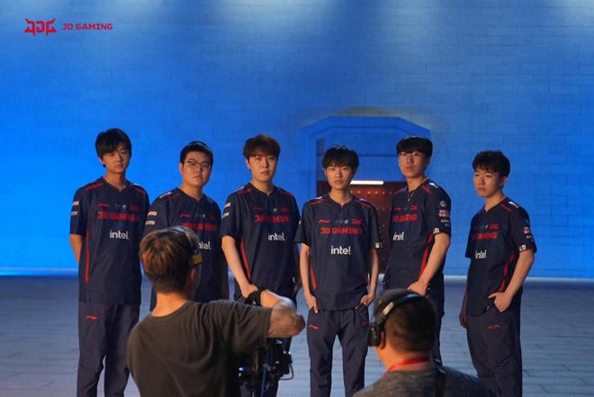 尾持续蚕食 尾持续蚕食